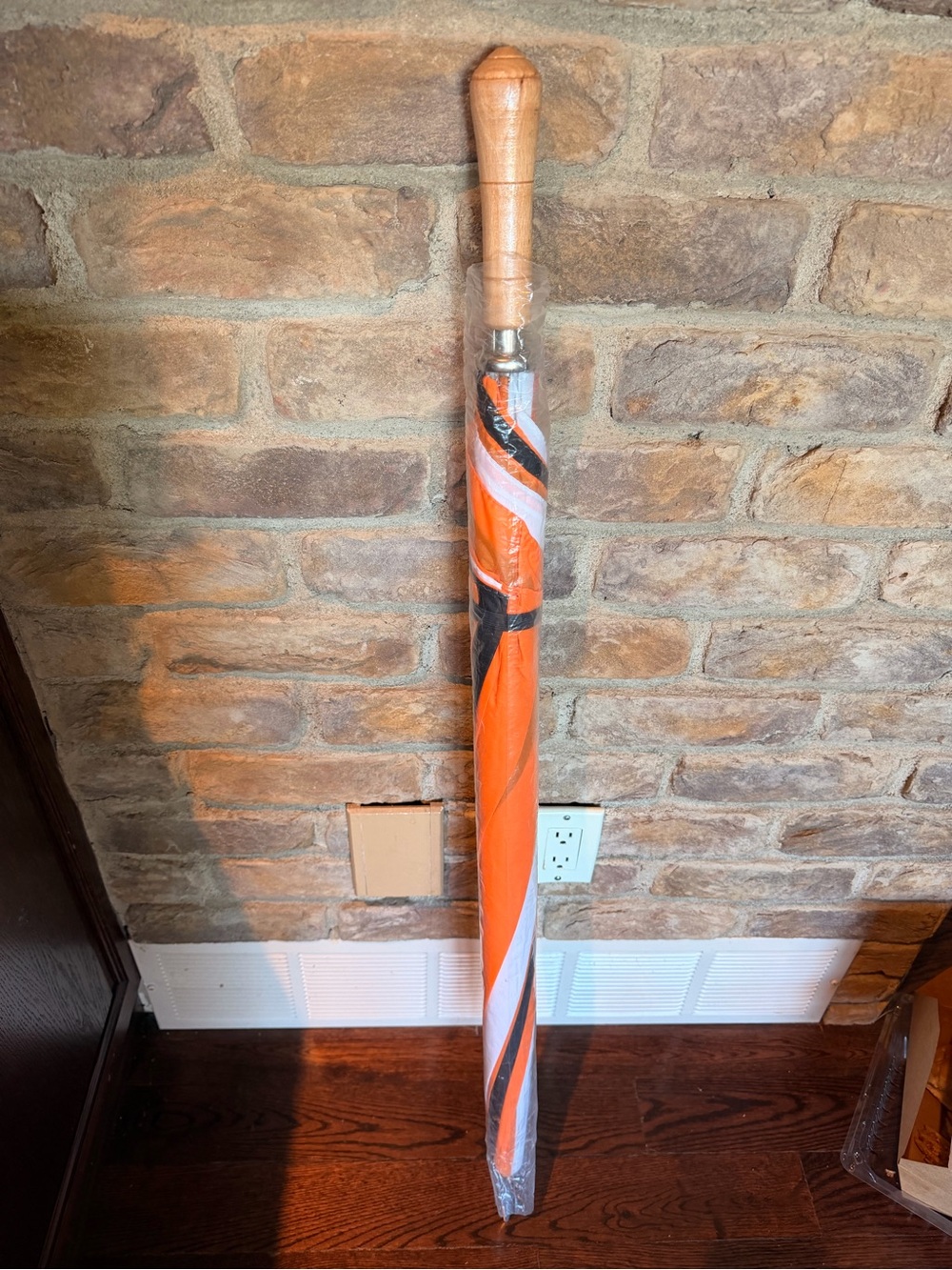 Classic Wooden Handle Orange Stripe Golf Umbrella